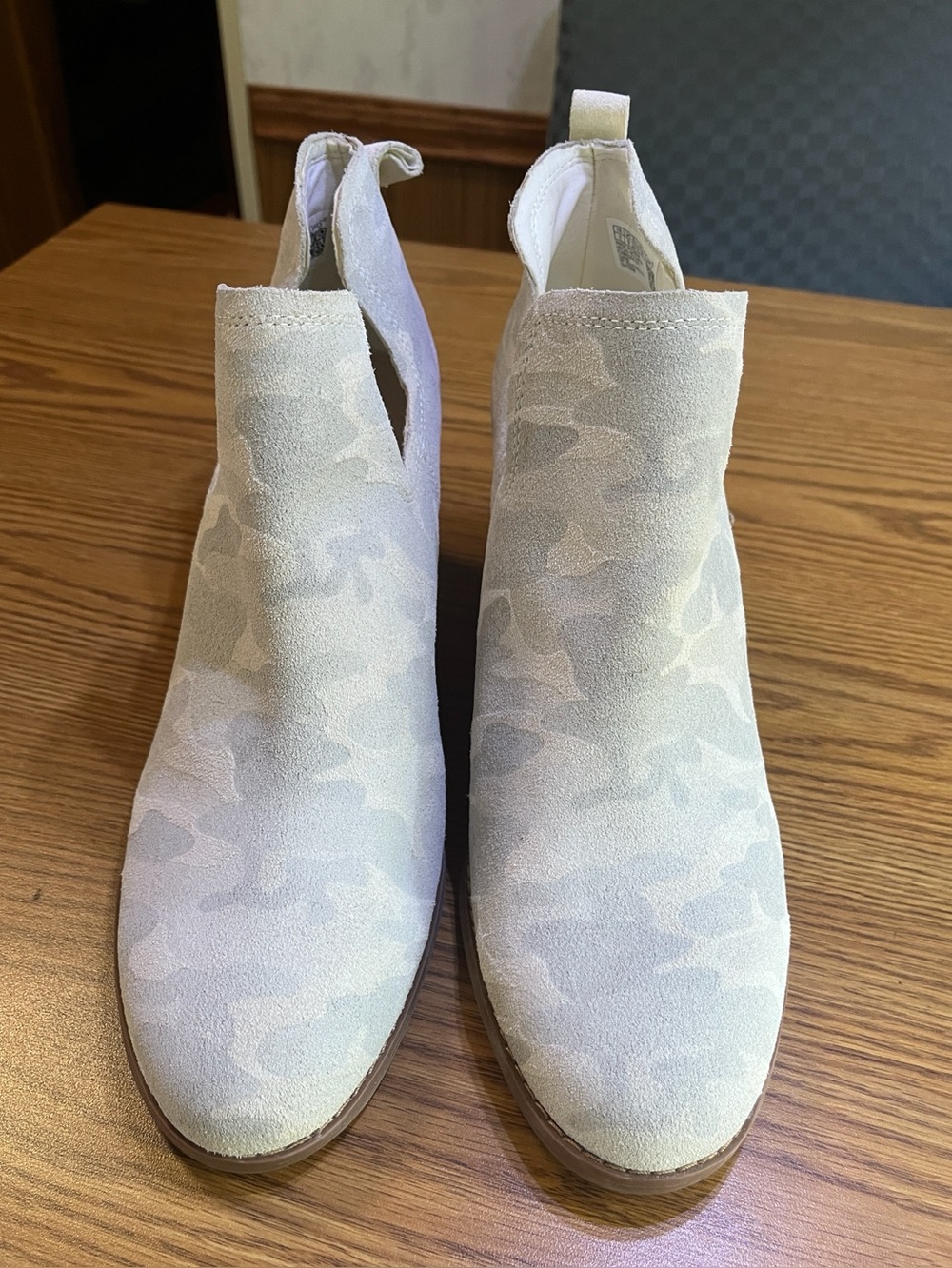 Toms Kallie Light Gray Egret Camo Wedge Booties Size 11